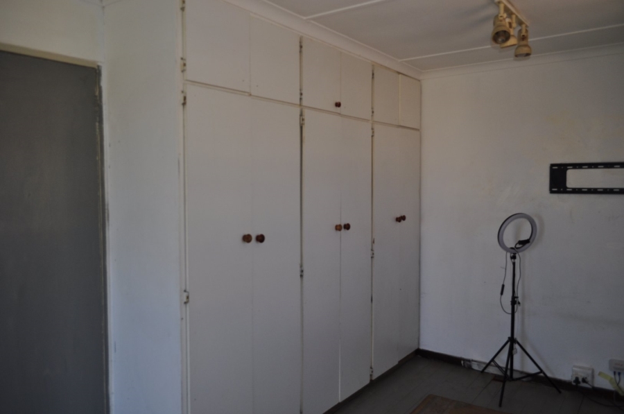 6 Bedroom Property for Sale in Wavecrest Eastern Cape
